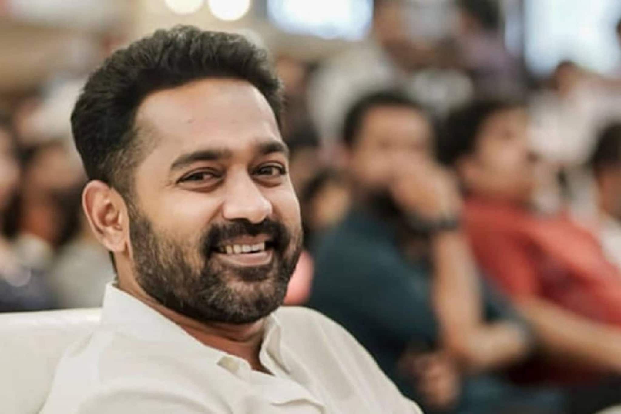 Asif Ali | ആസിഫ് അലി എത്ര കൊടുത്തു എന്ന് ചോദിച്ചു വരേണ്ട; നല്ല മനസുള്ള ഈ നടൻ ഇങ്ങനെയാണ്