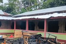 ഹെഡ് മാസ്റ്റർ വിദ്യാർത്ഥിനിയെ നിർബന്ധിച്ച് അശ്ലീല വീഡിയോ കാണിച്ചു; നാട്ടുകാർ സർക്കാർ സ്കൂളിന് തീയിട്ടു‌