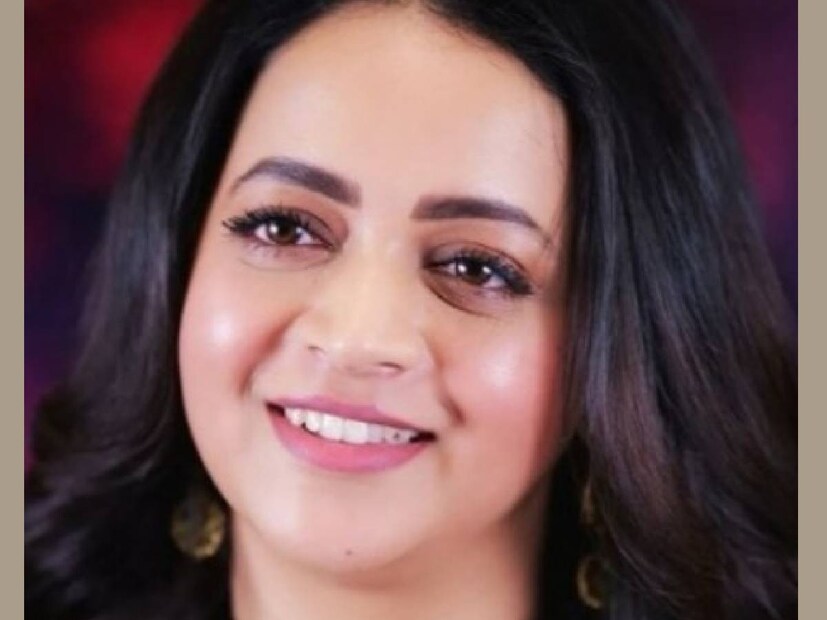സോഷ്യൽ മീഡിയയുടെ വരവിനു മുൻപേ വൈറലായ താരമാണ് ഭാവന. അന്ന് എല്ലാവരിലേക്കും എത്തുന്ന സാധ്യത പത്രവും മാസികകളുമാണ് എങ്കിലും, സിനിമയ്ക്കുള്ളിൽ പറഞ്ഞ് പരത്തി അവരുടേതായ നിലയിൽ വൈറലാകുന്ന കാര്യങ്ങൾ നിരവധിയായിരുന്നു. അതിലൊരെണ്ണം, ഭാവനയുടെ പുതിയ സിനിമയുടെ പ്രചാരണ വേളയിലും പുറത്തുവന്നു. അന്തരിച്ച നടൻ കൊച്ചിൻ ഹനീഫയായിരുന്നു അന്നത്തെ ആ വൈറൽ കണ്ടന്റിനു പിന്നിൽ