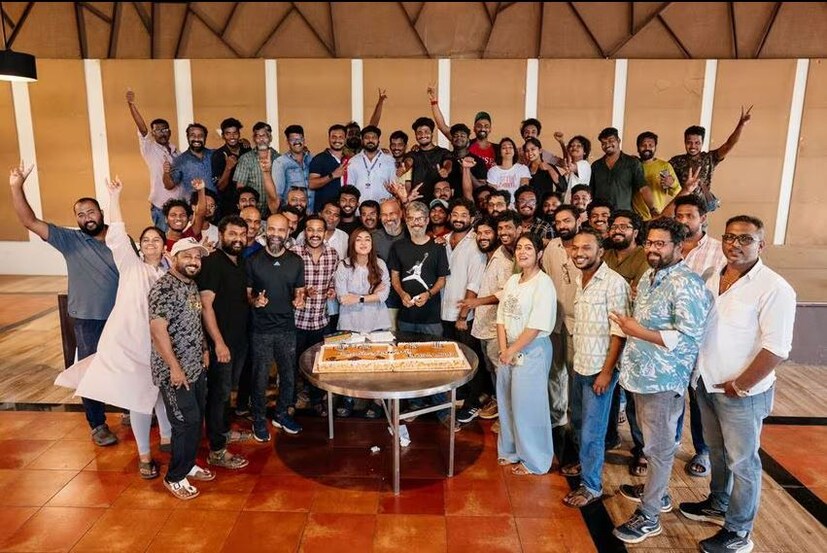  ഹാപ്പി ഹവേർസ് എന്റർടൈൻമെന്റ്സിന്റെയും എ വി എ പ്രൊഡക്ഷൻസിന്റെയും ബാനറുകളില്‍ സമീർ താഹിർ, ഷൈജു ഖാലിദ്, എ വി അനൂപ് എന്നിവർ ചേര്‍ന്നാണ് ചിത്രം നിര്‍മിക്കുന്നത്.