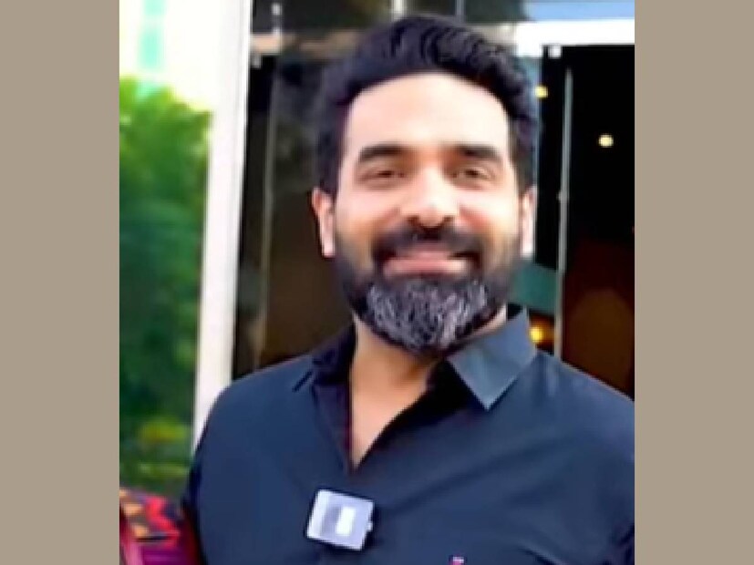 പരാതി കൊടുത്ത വിവരവും വാർത്തയായതിനെ തുടർന്ന് ഗോപി ഇപ്പോൾ അയാളുടെ മുഖം വെളിപ്പെടുത്തിയിരിക്കുകയാണ്. സുധി എന്നാണ് കമന്റ് ചെയ്ത ആളുടെ പേര്. 'ഇദ്ദേഹമാണോ സപ്‌താഹം വായിക്കുന്ന ആൾ' എന്ന നിലയിലാണ് ഗോപി ക്യാപ്‌ഷൻ നൽകി ഒരു കളർ ചിത്രവും ബ്ലാക്ക് ആൻഡ് വൈറ്റ് ചിത്രവും പോസ്റ്റ് ചെയ്തത് 