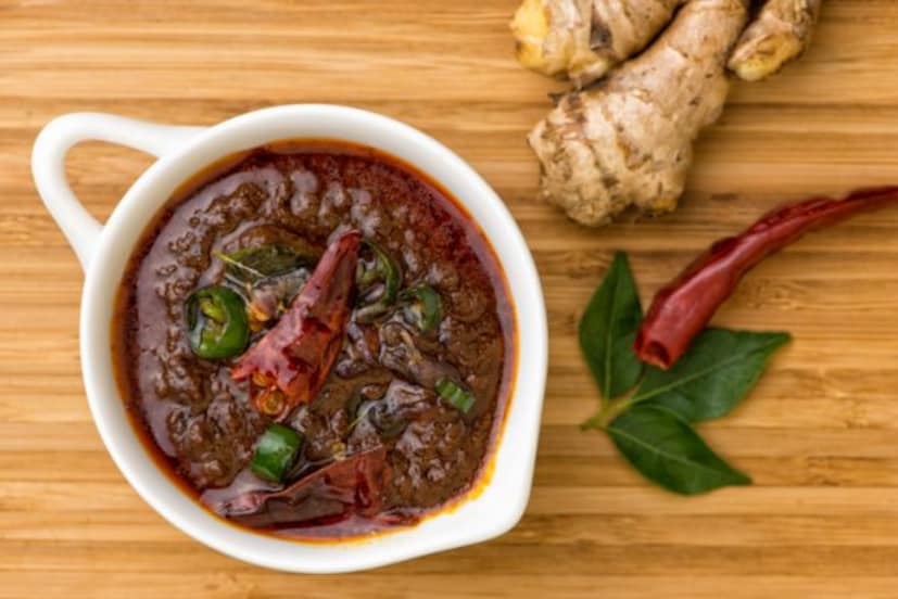  ഇഞ്ചി കറി (Ginger In Curry ): . ആഹാരം തയ്യാറാക്കാൻ ഇഞ്ചി പേസ്റ്റ് വ്യാപകമായി ഉപയോഗിക്കാറുണ്ട്. നിങ്ങളുടെ ഭക്ഷണത്തിൻ്റെ രുചി വർദ്ധിപ്പിക്കുന്നതിനും പ്രതിരോധശേഷി വർദ്ധിപ്പിക്കുന്നതിനും നിങ്ങൾക്ക് ഇഞ്ചി കഷ്ണങ്ങൾ, ഇഞ്ചി അരിഞ്ഞത് അല്ലെങ്കിൽ അതിൻ്റെ പേസ്റ്റ് എന്നിവ ചേർക്കാം.