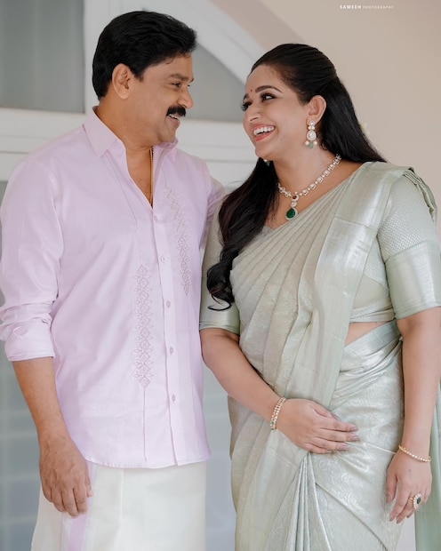 ദിലീപും കുടുംബവും പങ്കെടുക്കുന്ന പല പരിപാടികളിലും കാവ്യാ മാധവന്റെ ഡിസൈനർ വസ്ത്രങ്ങളാണ് ദിലീപും, കാവ്യയും, മക്കളായ മീനാക്ഷിയും മഹാലക്ഷ്മിയും അണിയാറ്. ഇതിന്റെ ചിത്രങ്ങൾ പോസ്റ്റ് ചെയ്ത് ക്യാപ്‌ഷൻ നൽകുമ്പോൾ മാത്രമാണ് കാവ്യയുടെ ഡിസൈനർ സ്ഥാപനത്തിലേതാണ് വസ്ത്രങ്ങൾ എന്ന് മറ്റുള്ളവർക്ക് മനസിലാകുന്നത്  