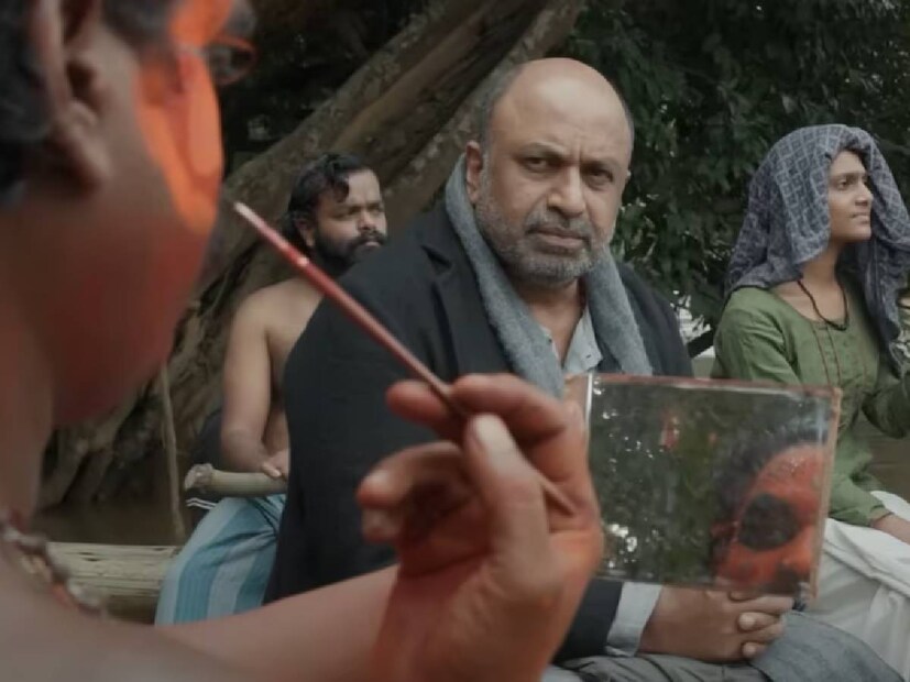 സന്തോഷ് ശിവൻ സംവിധാനം ചെയ്ത മനോരഥങ്ങളുടെ നാലാമത്തെ എപ്പിസോഡ് 'അഭയം തേടി വീണ്ടും', വർഷങ്ങൾക്ക് ശേഷം സ്വന്തം ഗ്രാമത്തിൽ എത്തുന്ന പേരറിയാത്ത മനുഷ്യനെ ചുറ്റിപ്പറ്റിയാണ്. അവനെ തിരിച്ചറിയുന്നതിൽ പരാജയപ്പെടുന്ന ഗ്രാമവാസികളുടെ പുതിയ സംഘം, ചെറിയ വാടകയ്ക്ക് താമസിക്കാൻ പഴയതും ജീർണിച്ചതുമായ ഒരു വീട് നൽകുന്നു. സിദ്ദിഖാണ് ഈ വിഭാഗത്തിലെ കേന്ദ്ര കഥാപാത്രത്തെ അവതരിപ്പിക്കുന്നത്. ജേക്സ് ബിജോയ് സംഗീതം പകർന്നു. സന്തോഷ് ശിവൻ തന്നെ ഛായാഗ്രഹണം നിർവ്വഹിച്ചപ്പോൾ എഡിറ്റിംഗ് ദിലീപ് ദാമോദർ നിർവ്വഹിച്ചു