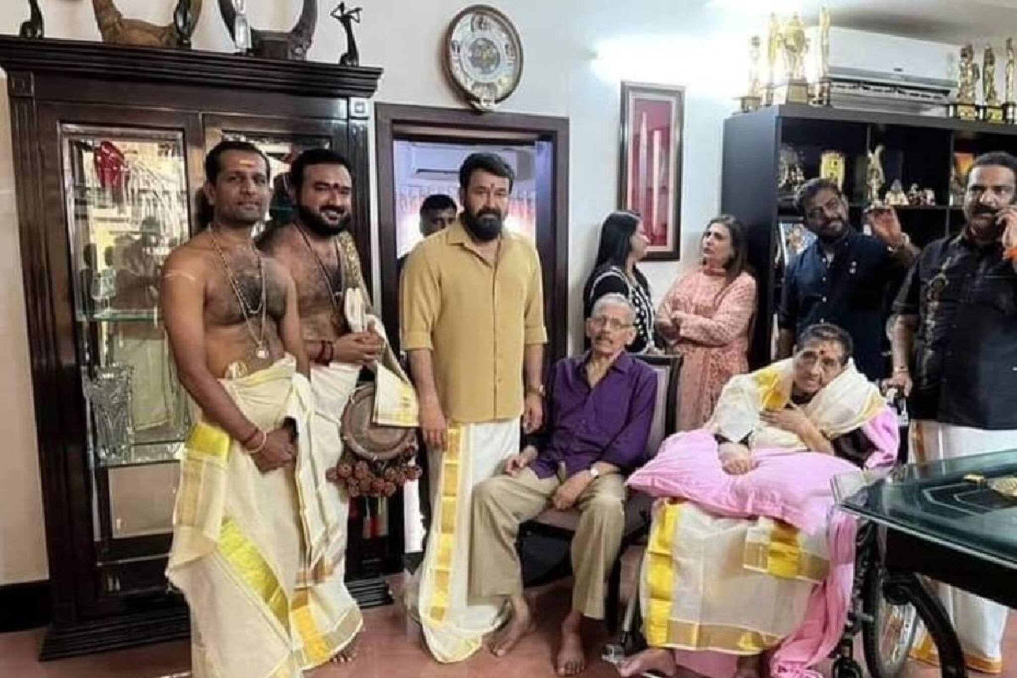 Mohanlal | കസവു കോടി ചുറ്റി ലാലേട്ടന്റെ അമ്മ; മോഹൻലാലിന്റെ അമ്മയ്ക്ക് പിറന്നാൾ ആഘോഷം