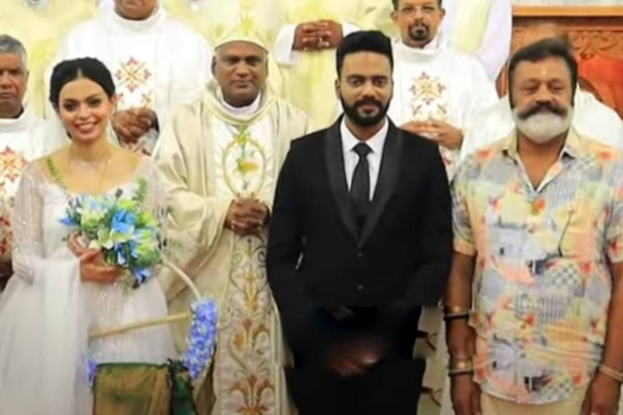 ബൈജു എഴുപുന്നയുടെ മകളുടെ വിവാഹത്തിന് പങ്കെടുത്ത് കേന്ദ്രമന്ത്രി സുരേഷ് ​ഗോപി