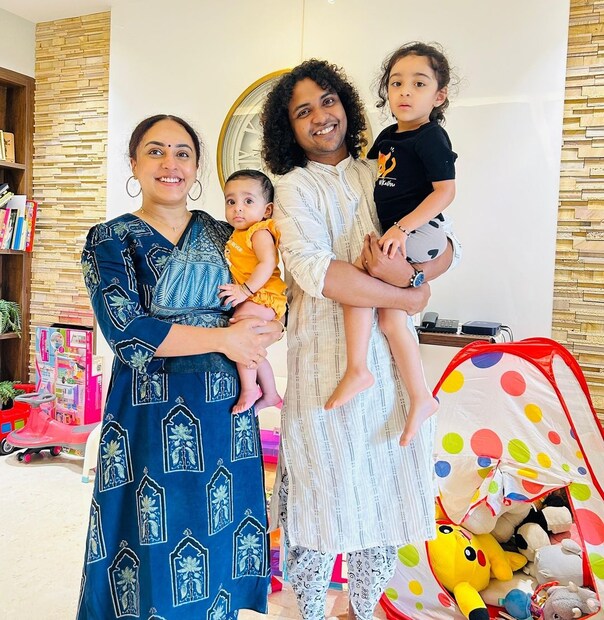  പേളി ഭരതനാട്യം പഠിക്കാൻ തുടങ്ങുകയാണ്. 'ഇന്ന് ചിങ്ങം ഒന്ന്, മലയാളം പുതുവർഷത്തിൻ്റെ ആദ്യ ദിനം, വർഷങ്ങളായി എൻ്റെ ഹൃദയത്തിൽ പതിഞ്ഞ ഒരു കാര്യം ഒടുവിൽ ഞാൻ ടിക്ക് ചെയ്യുന്നു - ഭരതനാട്യത്തിലേക്ക് മടങ്ങുന്നു!', എന്നാ പറഞ്ഞാണ് പേളി ചിത്രങ്ങൾ സഹിതം സന്തോഷം പങ്കുവെച്ചത്.