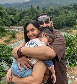 ഡൗണാകുമ്പോൾ ആത്മീയതയെ മുറുകെപ്പിടിക്കും; പ്രാർത്ഥനയും ധ്യാനവുമായി ഇരിക്കാറുണ്ടെന്ന് സൗഭാ​ഗ്യ വെങ്കിടേഷ്