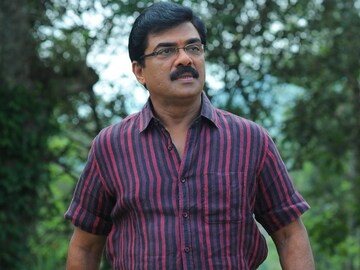Vijayaraghavan| മമ്മൂട്ടിയോട് മത്സരിക്കുകയാണോ? ഈ ലുക്കിന് മുന്നിൽ സൂപ്പര്‍ സ്റ്റാറുകള്‍ തോറ്റ് പോകും
