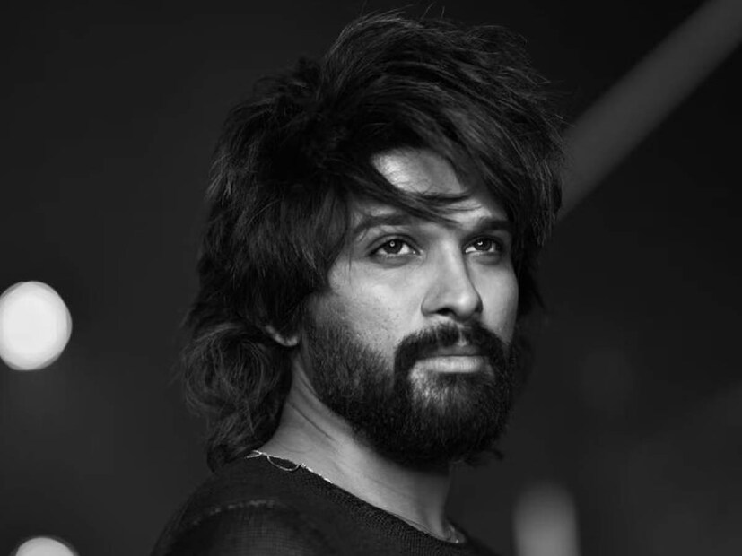  കാറിൽ നിന്ന് പുറത്തിറങ്ങി വളരെ കൂളായി കഫേയിലേക്ക് പോകുന്നതാണ് വീഡിയോയിൽ. വളരെ കാഷ്വലായി ടി ഷർട്ടും ഷോർട്സുമാണ് താരം ധരിച്ചിരിക്കുന്നത്. മുടി പോണി ടെയിൽ സ്റ്റൈലിൽ പിറകിലേക്ക് കെട്ടി വെച്ചിട്ടുമുണ്ട്.കഫേയിൽ ഉണ്ടായിരുന്ന ആളുകളെ അഭിവാദ്യം ചെയ്യ്തും കൈകൊടുത്തും അടുത്തിടപഴകുന്ന താരത്തെയും വീഡിയോയിൽ കാണാം. താരത്തിന്റെ ഈ പെരുമാറ്റത്തിൽ ആശ്ചര്യപ്പെട്ട ആരാധകർ ഇത്രയും സിംപിളും വിനയവുമുള്ള ആളായിരുന്നോ അല്ലു അർജുൻ എന്ന് ചോദിക്കുകയാണ്.