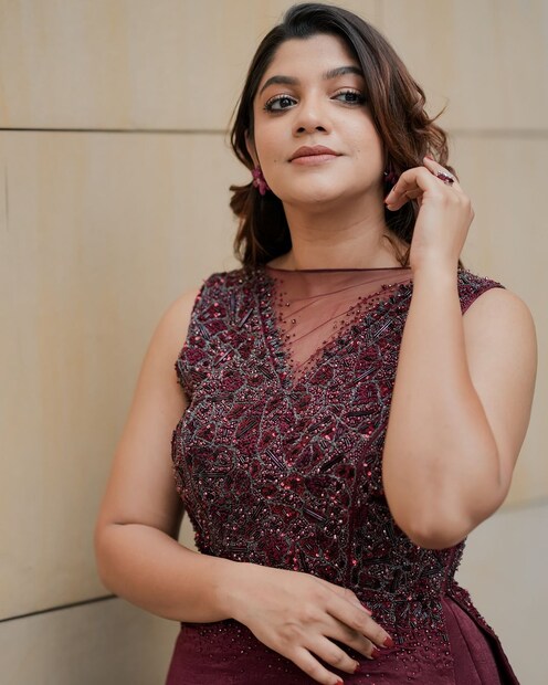  സമൂഹമാധ്യമങ്ങളിലൂടെ ഒരുപാട് ബോഡി ഷെയ്മിങിന് ഇരയായ താരം കൂടിയാണ് അപർണ . എന്നാൽ താരത്തിന്റെ 'തടി കുറഞ്ഞലോ'എന്നാണ് ഇപ്പോൾ വരുന്ന കമെന്റുകൾ . കമന്റുകൾക്കൊന്നും താരം ഇതുവരെ പ്രതികരിച്ചിട്ടില്ല .