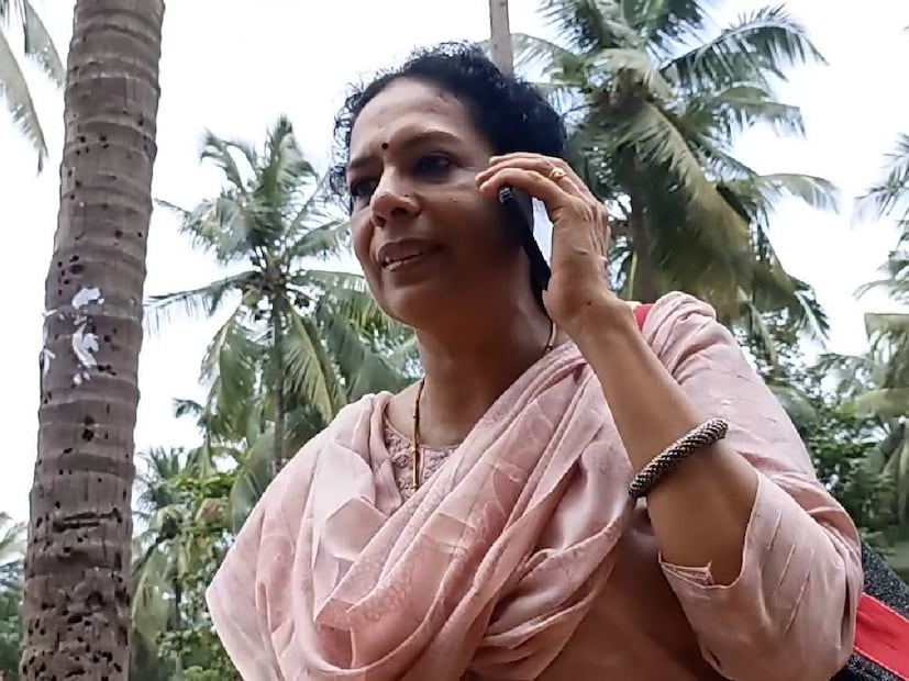  സംസ്ഥാന ചലച്ചിത്ര പുരസ്‌കാരം പ്രഖ്യാപിച്ചപ്പോൾ മികച്ച നവാഗത സംവിധായകനുള്ള പുരസ്കാരവും പട്ടാമ്പിക്ക് സ്വന്തം. തടവ് എന്ന സിനിമയിലെ സംവിധാനമാണ് കൊടലൂർ സ്വദേശി ഫാസിൽ റസാഖിനെ അവാർഡിനർഹനാക്കിയത്. (Image: News18)