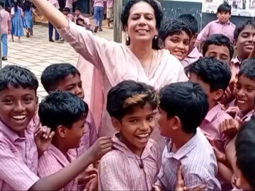 25 വർഷമായി നാടക രംഗത്ത്; യു പി സ്കൂൾ അധ്യാപിക; സംസ്ഥാന അവാർഡ് നേടിയ മികച്ച നടി ബീന ആർ. ചന്ദ്രൻ 25 വർഷമായി നാടക രംഗത്ത്; യു പി സ്കൂൾ അധ്യാപിക; സംസ്ഥാന അവാർഡ് നേടിയ മികച്ച നടി ബീന ആർ. ചന്ദ്രൻ