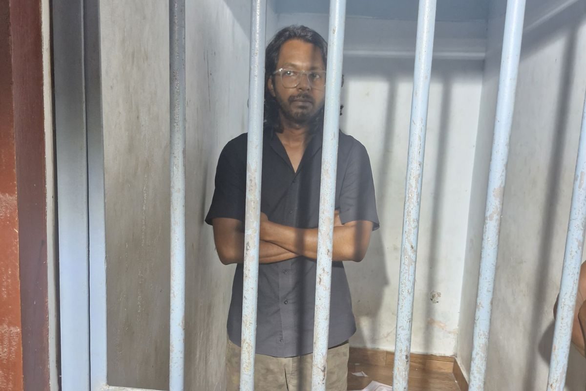 മോഹൻലാലിനെ അധിക്ഷേപിച്ച യൂട്യൂബർ ‘ചെകുത്താൻ’ പോലീസ് കസ്റ്റഡിയിൽ; നടപടി ‘അമ്മ’യുടെ പരാതിയിൽ മോഹൻലാലിനെ അധിക്ഷേപിച്ച യൂട്യൂബർ ‘ചെകുത്താൻ’ പോലീസ് കസ്റ്റഡിയിൽ; നടപടി ‘അമ്മ’യുടെ പരാതിയിൽ