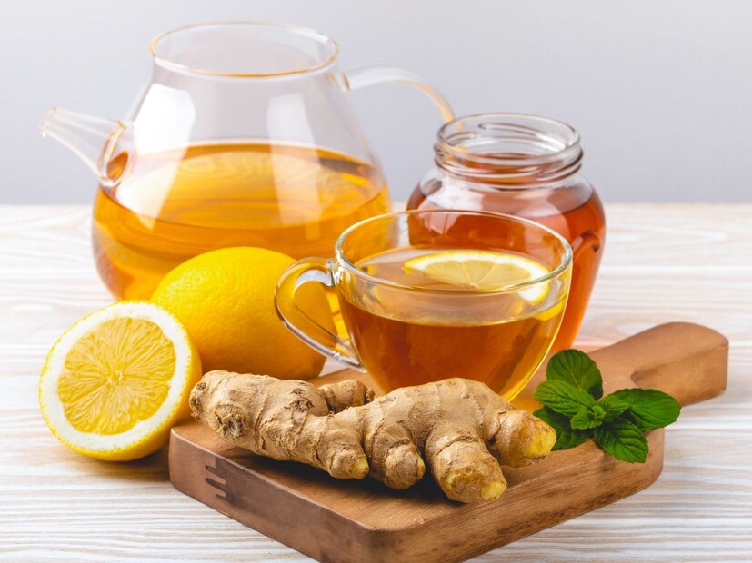  ഇഞ്ചി ചായ (Ginger Tea) : ജിഞ്ചർ ടീ ഒരു പ്രതിരോധശേഷി ബൂസ്റ്ററായി മാത്രമല്ല, ശരീരഭാരം കുറയ്ക്കുന്ന ഡ്രിങ്കായും ഉപയോഗിക്കുന്നു. ജിഞ്ചർ ടീ- നല്ല രുചിയുള്ളതാണെകിലും അതിൽ നാരങ്ങ ചേർക്കുന്നത് ടേസ്റ്റ് കൂട്ടും.