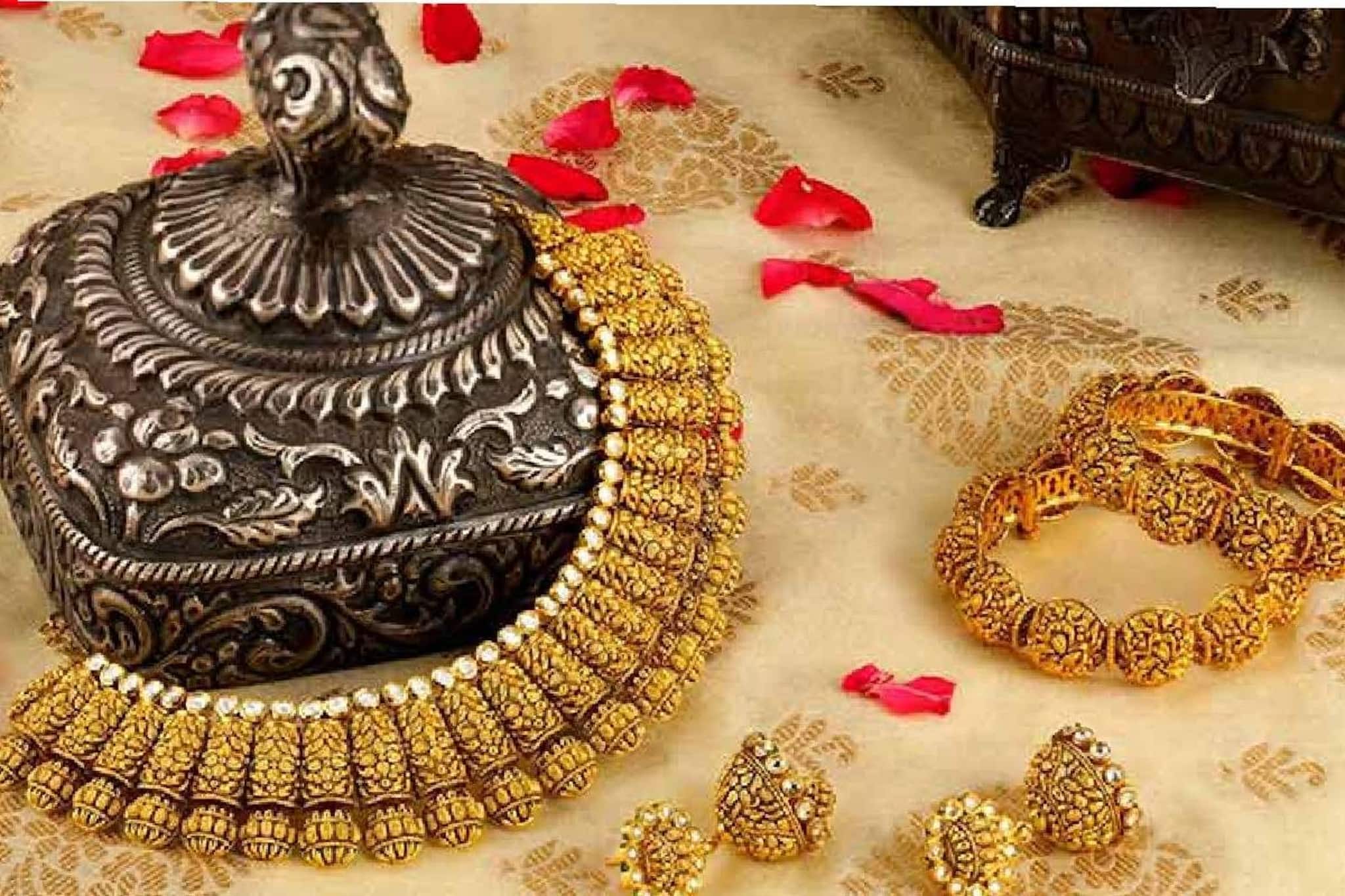 Gold Price Today: മാസതുടക്കത്തിൽ തന്നെ സ്വർണവിലയിൽ കുതിപ്പ്; ഇന്നത്തെ നിരക്ക് അറിയാം