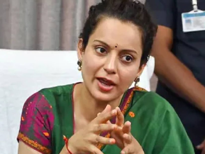  കങ്കണ റണാവത്തിന്റെ ഏറ്റവും പുതിയ ചിത്രം 'എമർജൻസി'യുടെ സെൻട്രൽ ബോർഡ് സർട്ടിഫിക്കേഷൻ‌ പൂർത്തിയാകുന്നതിൽ താമസം. സെൻസർ ബോർഡ് സർട്ടിഫിക്കറ്റ് ലഭിച്ചെന്ന രീതിയിൽ പ്രചരിക്കുന്ന വാർത്തകൾ തെറ്റാണെന്നും കങ്കണ പറഞ്ഞു. ചരിത്ര സിനിമ പുറത്ത് വരാതിരിക്കാൻ സെൻസർ ബോർഡ് അം​ഗങ്ങൾക്ക് അടക്കം വധഭീഷണി നിലനിൽക്കുന്നുണ്ടെന്നും കങ്കണ വ്യക്തമാക്കി. വാർത്താ ഏജൻസിയായ എഎൻഐയോട് സംസാരിക്കുകയായിരുന്നു താരം.