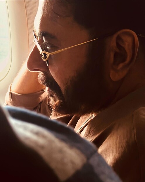  സമൂഹമാധ്യമങ്ങളിൽ മമ്മൂക്കയുടെ ഫോട്ടോകൾക്ക് ഒരു പ്രത്യേക ഫാൻ ബേസ് ഉണ്ട്. അതിന് ഒരു കാരണം കൂടിയുണ്ട് താരത്തിന്റെ ഓരോ ഫോട്ടോകൾക്കും ഓരോ സ്റ്റൈൽ ആയിരിക്കും . എങ്ങനെയാണ് ഒരു മനുഷ്യൻ ഡ്രസിങ് സെൻസിൽ ഇത്രയും പെർഫെക്റ്റ് ആവുക.