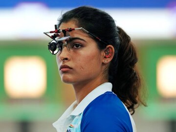 ട്രിപ്പിൾ മെഡലെന്ന ചരിത്ര നേട്ടം നഷ്ടമായത് നേരിയ വ്യത്യാസത്തിൽ; മനു ഭാക്കർ 25 മീറ്റർ പിസ്റ്റളിൽ നാലാമത്