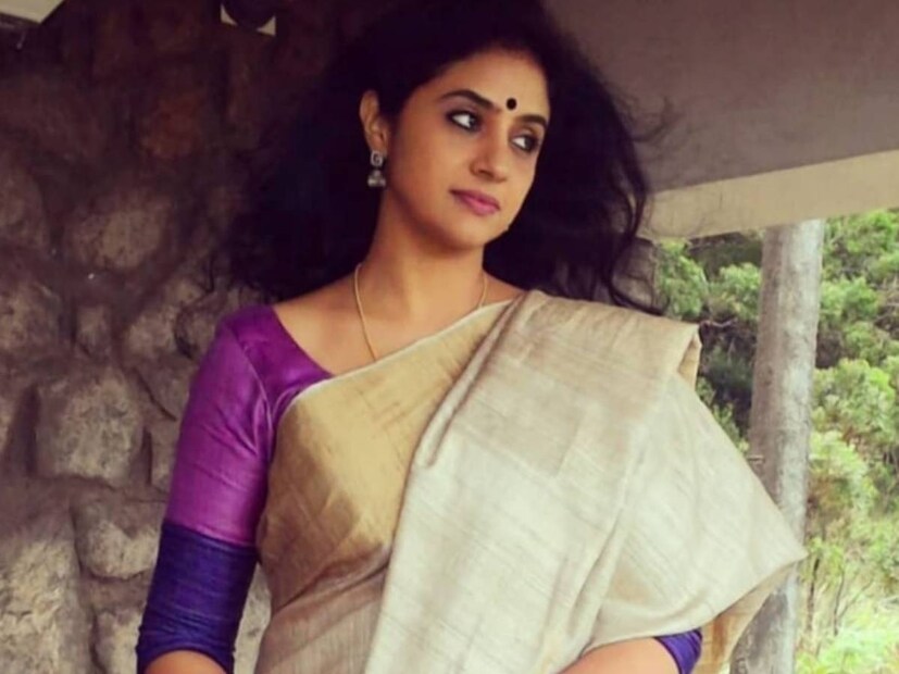  അംഗമല്ലെങ്കിലും ഡബ്ല്യുസിസിയെ പൂർണമായും പിന്തുണയ്ക്കുന്നുവെന്നും മേതിൽ ദേവിക പറഞ്ഞു. പ്രശ്‌നപരിഹാരത്തിന് സിനിമയിലെ ഉത്തരവാദിത്തപ്പെട്ടവർ ഇടപെടണം. പുറത്ത് നിന്നുള്ളവർ ഇടപെട്ടാൽ വിഷയം കൂടുതൽ സങ്കീർണമാകുമെന്നും മേതിൽ ദേവിക പ്രതികരിച്ചു.