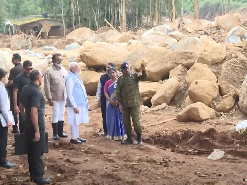  ദുരന്തത്തിന്റെ തീവ്രത ഉദ്യോഗസ്ഥര്‍ പ്രധാനമന്ത്രിക്ക് വിവരിച്ച് നൽകി. (Image: ANI)