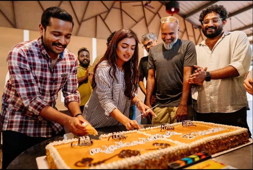  എം സി ജിതിൻ, അതുൽ രാമചന്ദ്രൻ എന്നിവരുടെ കഥക്ക് എം സി ജിതിൻ, അതുൽ രാമചന്ദ്രൻ, ലിബിൻ ടി ബി എന്നിവർ ചേർന്ന് തിരക്കഥയും സംഭാഷണവും രചിച്ച ഈ ചിത്രത്തിനായ് സംഗീതം ഒരുക്കുന്നത് ക്രിസ്റ്റോ സേവ്യറാണ്.