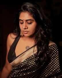 Nimisha Sajayan| ഇത് 'ഡസ്കി' ക്വീൻ ; സാരിയിൽ ഗ്ലാമറസായി നിമിഷ സജയൻ Nimisha Sajayan| ഇത് 'ഡസ്കി' ക്വീൻ ; സാരിയിൽ ഗ്ലാമറസായി നിമിഷ സജയൻ