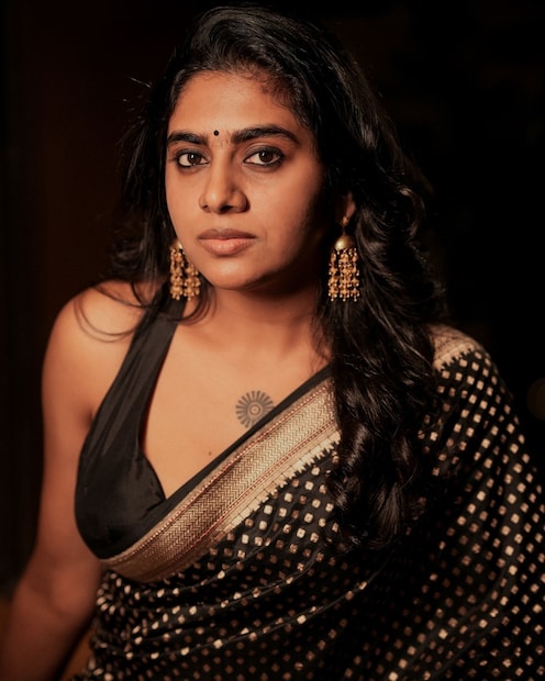  അഭിനയപ്രാധാന്യമുള്ള നിരവധി വേഷങ്ങൾ ചെയ്തിട്ടുള്ള അഭിനേത്രിയാണ് നിമിഷ . ദ ഗ്രേറ്റ് ഇന്ത്യൻ കിച്ചൻ, ചോല, തുറമുഖം, നായാട്ട് തുടങ്ങിയ സിനിമകളിലെ കഥാപാത്രങ്ങളും ശ്രദ്ധേയമായിരുന്നു.