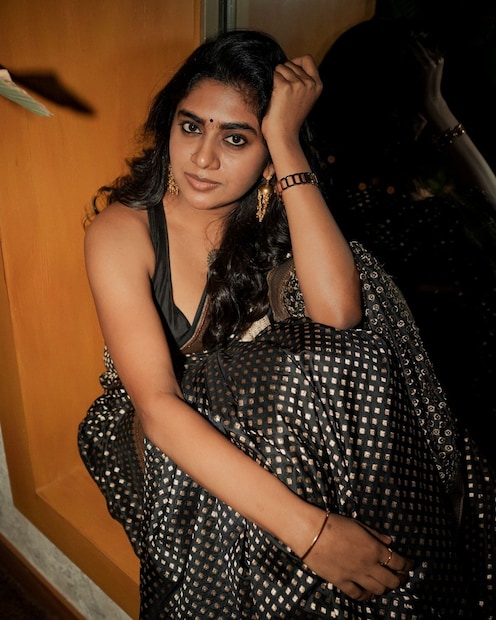  ഇതരഭാഷാ ചിത്രങ്ങളിൽ ഉൾപ്പടെ നിമിഷ സജയൻ ചുവടുറപ്പിച്ചുകഴിഞ്ഞു. ചുരുങ്ങിയ കാലത്തിനുള്ളിൽ നിരവധി പുരസ്കാരങ്ങളും സ്വന്തമാക്കി കഴിഞ്ഞു. ചോല, കുപ്രസിദ്ധ പയ്യൻ എന്നീ സിനിമകളിലെ അഭിനയത്തിന് മികച്ച നടിക്കുള്ള സംസ്ഥാന സർക്കാർ പുരസ്കാരം നിമിഷയ്ക്കായിരുന്നു.