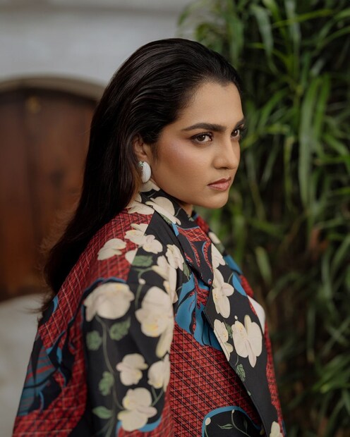  തെന്നിന്ത്യൻ താരറാണിയായ പാർവതി തിരുവോത്തിനെ ട്രോളി സോഷ്യൽ മീഡിയ . അടുത്തിടെ പുറത്തുവന്ന ഹേമ കമ്മിറ്റി റിപ്പോർട്ടിനെ ചുറ്റിപ്പറ്റിയാണ് താരത്തിനെതിരെ വിമർശനങ്ങൾ ഉയർന്നുവരുന്നത്.