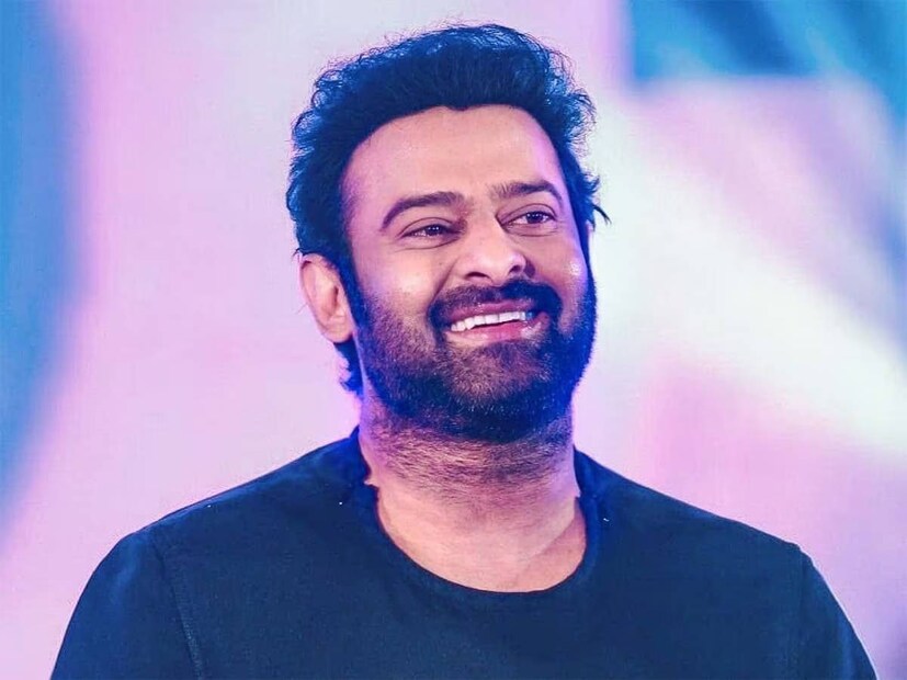  ഇന്ത്യൻ സിനിമാ താരങ്ങളിൽ ബോളിവുഡിന്റെ കിംഗ് ഖാനായ ഷാരുഖ് ഖാനും സൂപ്പർ താരം സൽമാൻ ഖാനുമുള്ള ജന പ്രീതിയെക്കുറിച്ച് പ്രത്യേകിച്ച് പറയേണ്ടതില്ല. എന്നാൽ ഈ ബോളിവുഡ് രാജാക്കൻമാരെപ്പോലും പിൻതള്ളി ജന പ്രീതിയിൽ ഒന്നാമതെത്തിയിരിക്കുകയാണ് പാൻ ഇന്ത്യൻ സൂപ്പർ താരം പ്രഭാസ്. ഓർമാക്സ് മീഡിയ ഇക്കഴിഞ്ഞ ജൂലൈയിൽ പുറത്തു വിട്ട റിപ്പോർട്ടിലാണ് ബോളിവുഡിന്റെ താര രാജാക്കൻമാരെ പിൻതള്ളി ജനപ്രീതിയിൽ പ്രഭാസ് ഒന്നാം സ്ഥാനത്തെത്തിയത്.