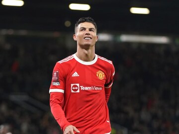 Cristiano Ronaldo | ഒറ്റ മണിക്കൂറിൽ 12 മില്യണോ! റെക്കോർഡ് നേട്ടവുമായി ക്രിസ്റ്റ്യാനോയുടെ യൂട്യൂബ് ചാനൽ Cristiano Ronaldo | ഒറ്റ മണിക്കൂറിൽ 12 മില്യണോ! റെക്കോർഡ് നേട്ടവുമായി ക്രിസ്റ്റ്യാനോയുടെ യൂട്യൂബ് ചാനൽ