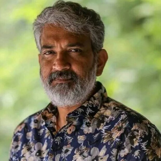 ഇത്രയും പറയുമ്പോൾ തന്നെ രാജമൗലി എന്ന പേരല്ലാതെ മറ്റൊന്നും ആരുടേയും മനസ്സിൽ തെളിഞ്ഞെന്ന് വരില്ല. അതേ, നിങ്ങൾ കണ്ട ആ ബ്ലാക്ക് ആൻഡ് വൈറ്റ് ചിത്രത്തിലെ കുട്ടി രാജമൗലി തന്നെയാണ് 