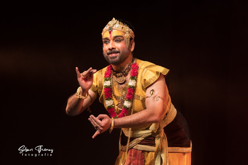  പൃഥ്വിരാജ് ആദ്യമായി സംവിധായകനായ ലൂസിഫറിലെ വിവേക് ഒബ്റോയിയുടെ കഥാപാത്രത്തിന് ശബ്ദം നല്‍കിയതിന് 2020-ലെ മികച്ച ഡബ്ബിങ് ആര്‍ട്ടിസ്റ്റിനുള്ള കേരള സംസ്ഥാന ചലച്ചിത്ര അവാർഡ് സ്വന്തമാക്കിട്ടുണ്ട് താരം. മരക്കാര്‍: അറബിക്കടലിന്റെ സിംഹം എന്ന ചിത്രത്തില്‍ തമിഴ് താരം അര്‍ജുന്‍ അവതരിപ്പിച്ച കഥാപാത്രത്തിന് ഡബ്ബ് ചെയ്തതിനും അവാര്‍ഡ് നേടിയിട്ടുണ്ട്.