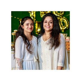 കാവ്യയ്ക്ക് വേണ്ടി മോഡലായി മീനാക്ഷി,ലൈക്ക് ചെയ്ത് മഞ്ജു ; ചിത്രങ്ങൾ വൈറൽ