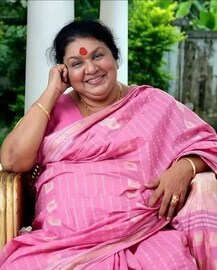 'ഞാന്‍ സ്‌നേഹിച്ചിട്ടില്ല എന്ന് പറഞ്ഞാല്‍ എനിക്കത് സഹിക്കാന്‍ പറ്റില്ല'; മകളെ കുറിച്ച് കവിയൂർ പൊന്നമ്മ പറഞ്ഞതിങ്ങനെ