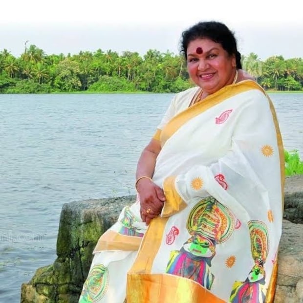  'ശിക്ഷ എന്ന സിനിമയില്‍ അഭിനയിച്ച് കൊണ്ടിരിക്കുന്നു. സത്യന്‍ സാറും ഞാനുമാണ് ജോഡി. സംവിധായകന്‍ സത്യന്‍ മാഷുടെ ചെവിയിലെന്തോ പറഞ്ഞു. പൊന്നീ നമുക്കീ സീന്‍ നാളെയെടുത്താലോ എന്ന് ചോദിച്ചു. എന്താണ് സാര്‍ എന്ന് ഞാന്‍ ചോദിച്ചു. ഇന്ന് വേണ്ട പൊന്നി പൊയ്‌ക്കോ എന്ന് പറഞ്ഞ് നിര്‍ബന്ധിച്ചു. ഞാന്‍ ചെയ്തത് ശരിയായില്ലേ എന്നാല്‍ അത് പറയേണ്ടെ എന്ന് ഞാന്‍ വിചാരിച്ചു. പട്ടു സാരിയാണ് ഞാനുടുത്തത്. റൂമില്‍ വന്ന് പട്ടുസാരി മാറാന്‍ കണ്ണാടിയുടെ മുന്നില്‍ നിന്നപ്പോള്‍ മുലപ്പാല്‍ വീണ് ആകെ നനഞ്ഞിരിക്കുകയായിരുന്നു. ഞാന്‍ സ്‌നേഹിച്ചിട്ടില്ല എന്ന് പറഞ്ഞാല്‍ എനിക്കത് സഹിക്കാന്‍ പറ്റില്ല' എന്നാണ് അന്ന് കവിയൂര്‍ പൊന്നമ്മ പറഞ്ഞത്.