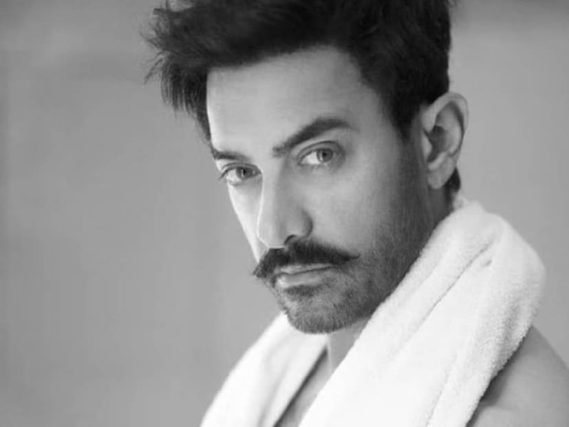  ന്യൂസ് 18-നുമായി  മുൻപ് നടത്തിയ ഒരു അഭിമുഖത്തിൽ തൻ്റെ വരാനിരിക്കുന്ന ചിത്രത്തെക്കുറിച്ചുള്ള വിശദാംശങ്ങൾ ആമിർ പങ്കുവെച്ചിരന്നു. താരെ സമീൻ പർ എന്ന ഹിറ്റ് ചിത്രത്തിന്റെ രണ്ടാം ഭാഗമായി ഒരുക്കുന്ന സിത്താരെ സമീൻ പർ എന്ന ചിത്രത്തെക്കുറിച്ചായിരുന്നു അന്ന് ബോളിവുഡിന്റെ മിസ്റ്റർ പെർഫെക്ഷനിസ്റ്റ് വാചാലനായത്. താരെ സമീൻ പർ നിങ്ങളെ കണ്ണീരണിയിച്ചെങ്കിൽ ഈ ചിത്രം ശരിക്കും നിങ്ങളെ ചിരിപ്പിക്കുമെന്നും അദ്ദേഹം പറഞഅഞു. പ്രശസ്ത അമേരിക്കൻ ചിത്രമായ ഫോറസ്റ്റ് ഗമ്പിൻ്റെ ഹിന്ദി റീമേക്കായ ലാൽ സിംഗ് ഛദ്ദയിലാണ് ആമിർ ഖാൻ അവസാനമായി അഭിനയിച്ചത്.