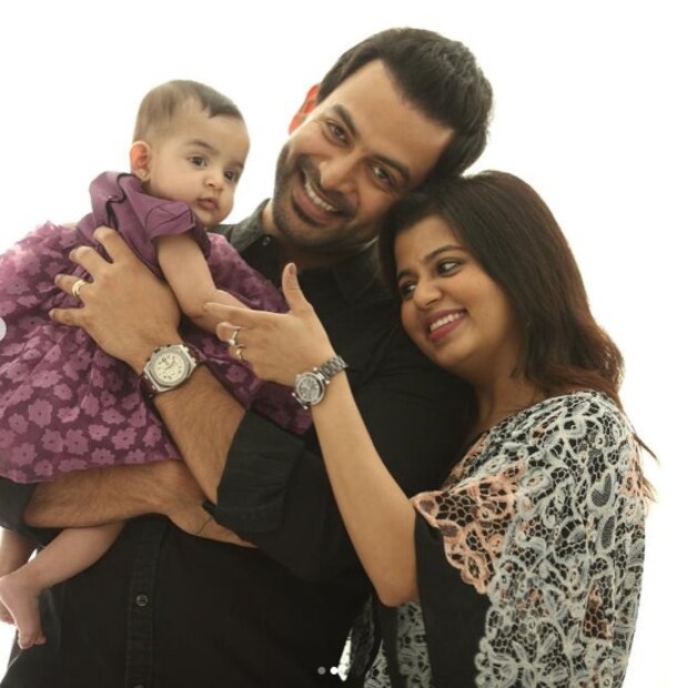  ഇരുവരും പങ്കുവച്ച ചിത്രം നിമിഷ നേരങ്ങൾക്കുള്ളിലാണ് സമൂഹമാദ്ധ്യമങ്ങളിൽ വൈറലായത്. അല്ലിയുടെ പത്താം പിറന്നാൾ ദിനത്തിൽ നിരവധി പേർ ആശംസകളും അറിയിച്ചു. താരങ്ങളും അല്ലാത്തവരുമായുള്ള നിരവധിപേർ അല്ലിക്ക് പിറന്നാൾ ആശംസകൾ കമന്റുകളിലൂടെ അറിയിച്ചു.