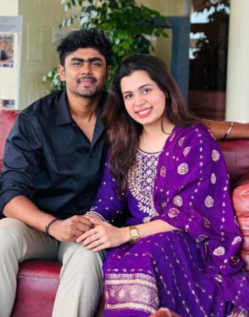  അശ്വിൻ ​ഗണേഷുമായി രണ്ടു വർഷം നീണ്ടു നിന്ന പ്രണയത്തിന് ശേഷ‌മാണ് ദിയ വിവാഹത്തിലേക്ക് കടന്നത്. സമൂഹമാദ്ധ്യമങ്ങളിൽ സജീവമായ ദിയ തന്റെ ജീവിതത്തിലെ എല്ലാ കാര്യങ്ങളും സമൂഹമാദ്ധ്യമങ്ങളിലൂടെ പങ്കുവയ്ക്കാറുണ്ട്.