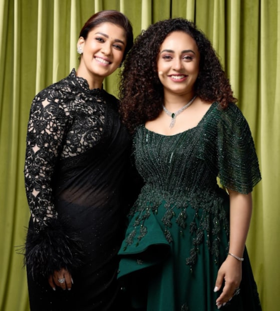  തെന്നിന്ത്യൻ സൂപ്പർസ്റ്റാർ നയൻതാരയെ ആദ്യമായി കണ്ടതിന്റെ സന്തോഷം പങ്കുവച്ച് പേളിമാണി. വിശ്വസിക്കാൻ കഴിയുന്നില്ല എന്ന രീതിയിലെ ക്യാപ്ഷൻ പങ്കുവച്ചുകൊണ്ടാണ് നയൻതാരയ്ക്കൊപ്പമുള്ള ചിത്രങ്ങൾ പേളി ഇൻസ്റ്റ​ഗ്രാമിൽ പങ്കുവച്ചത്.