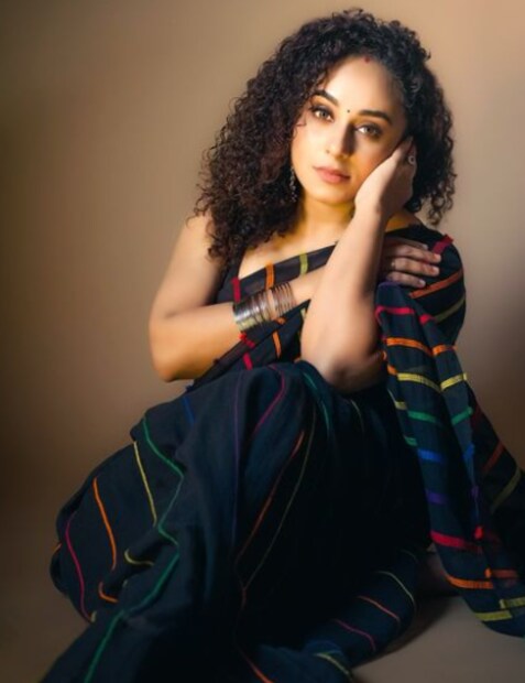  ദുബായിൽ വച്ച് നടന്ന സൈമ അവാർഡിനിടെയായിരുന്നു പേളി മാണി നയൻതാരയെ ആദ്യമായി കണ്ടത്. സെപ്റ്റംബർ 15-ന് നടന്ന സൈമ അവാർഡിൽ അവതാരകയായിട്ടാണ് പേളി എത്തിയത്.