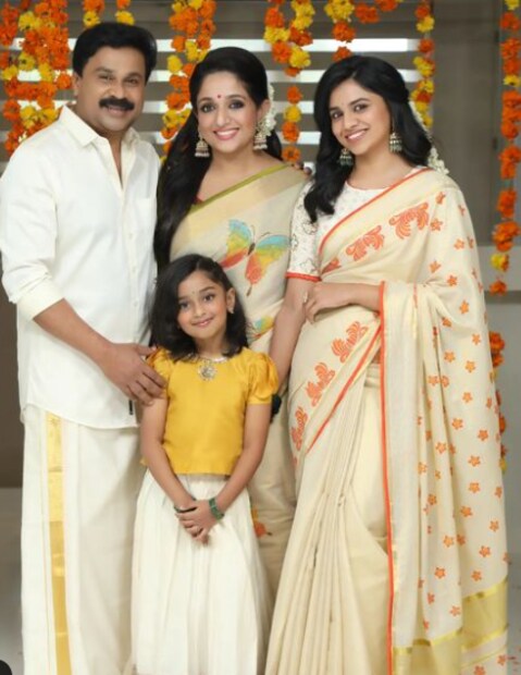  മീനാക്ഷിക്ക് പിന്നാലെ കാവ്യയുടെ ലക്ഷ്യയുടെ മോഡലായി മാമാട്ടി. ഓണം സ്പെഷ്യൽ വസ്ത്രങ്ങളുമായാണ് മാമാട്ടി എത്തിയിരിക്കുന്നത്. എപ്പോഴത്തെയും പോലെ ഈ ഫോട്ടോകളും ആരാധകർ ഏറ്റെടുത്തിട്ടുണ്ട്.