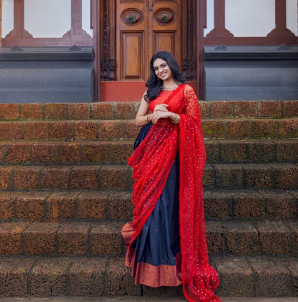  ചെന്നൈയിലായിരുന്നു മീനാക്ഷിയുടെ മെഡിക്കൽ വിദ്യാഭ്യാസം. പഠിച്ചിറങ്ങിയാൽ ഡെർമറ്റോളജിയിൽ കൂടുതൽ ശ്രദ്ധ നൽകാനാണ് മീനാക്ഷിയുടെ ആഗ്രഹം. ചലച്ചിത്രലോകത്ത് ഏറെ ആവശ്യമുള്ള ഒരു സേവനമാണ് ഒരു ഡെർമറ്റോളജിസ്റ്റ് എന്ന പ്രൊഫഷണലിന്റേത്.