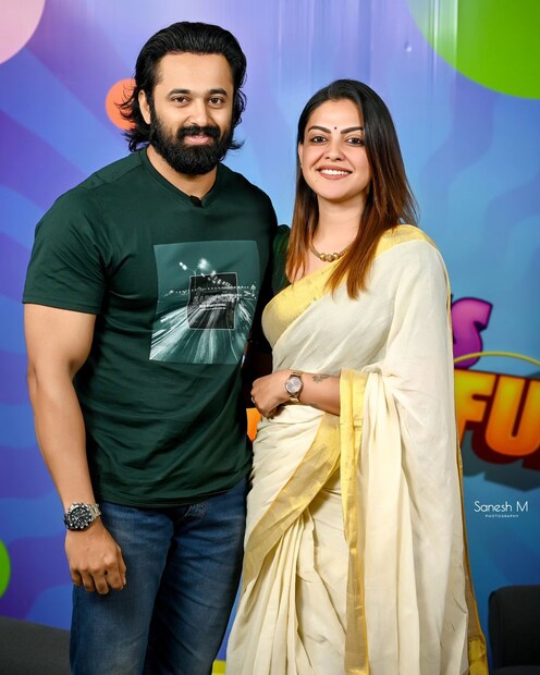  പ്രേക്ഷകരുടെ ഇഷ്ടതാരമായ നടൻ ഉണ്ണി മുകുന്ദന്റെ 37ാം ജന്മദിനമാണിന്ന്. പിറന്നാൾ ദിനത്തിൽ ഉണ്ണിക്ക് ആശംസകളുമായി എത്തിയിരിക്കുകയാണ് നടി അനുശ്രീ.