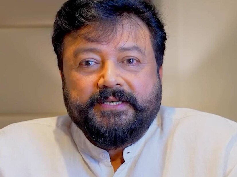 ജയറാം ഇൻസ്റ്റാഗ്രാമിൽ സജീവമാണ്. പലപ്പോഴും തന്റെ തന്നെ ഏറ്റവും പുതിയ ചിത്രങ്ങളും, വീട്ടിലെയും, സിനിമാ ലോകത്തെയും, അഭിനയ ജീവിതത്തിലെയും വിശേഷങ്ങൾ ജയറാം കൃത്യമായി ഇവിടെ പോസ്റ്റ് ചെയ്യാറുണ്ട്. ഏറ്റവും പുതിയ ചോദ്യമാണ് ആരാധകരുടെ ഇടയിൽ ഇപ്പോൾ ആശങ്ക പരത്തി എത്തിച്ചേർന്നിരിക്കുന്നത്. അവർ ഇതുവരെ കാണാത്ത ജയറാമാണ് ഈ ഫോട്ടോയിൽ ഉള്ളത്. നവയുഗ തലമുറയിലെ നായകന്മാരെ പോലെ തന്നെ ബോഡി ട്രാൻസ്ഫർമേഷൻ ചെയ്ത് പലപ്പോഴും ലുക്കുകൾ മാറിമാറി പരീക്ഷിക്കുന്ന വ്യക്തി കൂടിയാണ് ജയറാം. എന്നാലും ഇങ്ങനെ ഒരു വേർഷൻ ഇതുവരെയും എവിടെയും കണ്ടിട്ടില്ല എന്നതാണ് ആരാധകരുടെ പരിഭവം