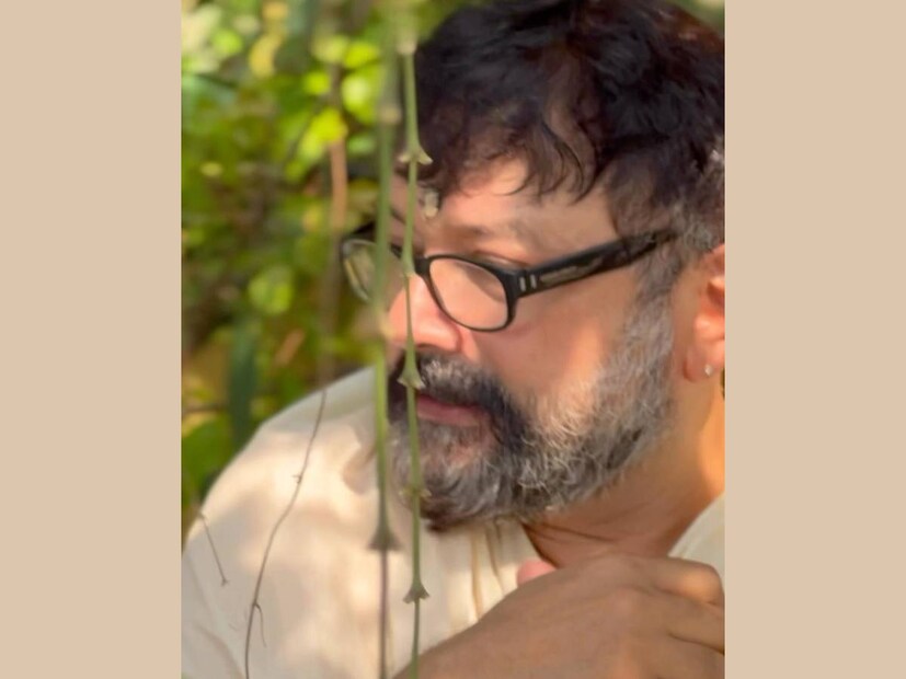 ഓസ്ലറിൽ പക്ഷേ പ്രത്യേകിച്ച് ബോഡി ട്രാൻസ്ഫർമേഷൻ പ്രാധാന്യം ഏതുമില്ലാത്ത ഒരു റോൾ ആയിരുന്നു ജയറാം ചെയ്തത്. എന്നാൽ പൊന്നിയിൻ സെൽവനിൽ ആകട്ടെ, വളരെയേറെ ശരീരഭാരം വർദ്ധിപ്പിക്കേണ്ടി വന്ന ഒരു കഥാപാത്രമായിരുന്നു ജയറാമിന് ലഭിച്ചത്. 2020കളിൽ ജയറാം ഇതുവരെ രണ്ടേ രണ്ടു മലയാളം ചിത്രങ്ങളിൽ മാത്രമേ വേഷമിട്ടിരുന്നുള്ളൂ. ഇനി എന്നാണ് അടുത്ത മലയാള ചിത്രം എന്ന ചോദ്യത്തിന് അദ്ദേഹം മറുപടി കൊടുത്തിട്ടില്ല 