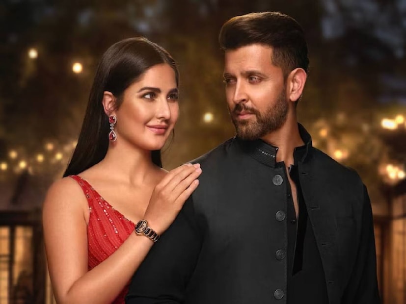  സ്വിസ് വാച്ച് ബ്രാൻഡായ റാഡോയുടെ പരസ്യചിത്രത്തിലാണ് ഇരുവരും വീണ്ടു ഒന്നിച്ച് അഭിനയിച്ചിരിക്കുന്നത്. പരസ്യചിത്രത്തിലും ഇരുവരും തമ്മിലുള്ള സ്ക്രീൻ കെമിസ്ട്രി ആരാധകരെ ആവേശത്തിലാഴ്തിയിരിക്കുകയാണ്. റാഡോയുടെ ഔദ്യോഗിക ഇൻസ്റ്റഗ്രാം അക്കൌണ്ടലുടെ പരസ്യത്തിന്റെ ഒരു ചിത്രവും പങ്കവെച്ചിട്ടുണ്ട്. കറുത്ത കുർത്തയും പൈജാമയും അതിനിണങ്ങുന്ന ജാക്കറ്റും ധരിച്ചാണ് ഹൃത്വിക് റോഷൻ ചിത്രത്തിൽ. തൊട്ടു പിറകിലായി ചെറു ചിരിയോടെ ഹൃത്വിക്ക് റോഷന്റ തോളിൽ കൈവച്ച് മുഖത്തേക്ക് നോക്കുന്ന ചുവന്ന സാരിയുടുത്ത് അതീവ ഗ്ളാമറസായി കത്രീന കൈഫിനെയും കാണാം.