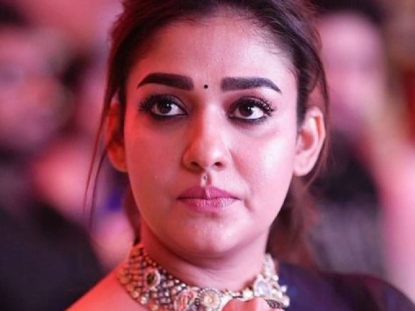 തന്റെ ആദ്യ ബോളിവുഡ് ചിത്രം ജവാന്റെ റിലീസ് അടുത്ത വേളയിലാണ് നടി നയൻതാര (Nayanthara) ഔദ്യോഗികമായ ഒരു ഇൻസ്റ്റഗ്രാം അക്കൗണ്ട് ആരംഭിക്കുന്നതും, അതിൽ തന്റെ തൊഴിൽപരവും വ്യക്തിപരവുമായ പ്രത്യേകം വിശേഷങ്ങൾ പോസ്റ്റ് ചെയ്യാൻ തുടങ്ങിയതും. ആദ്യ വീഡിയോ പോസ്റ്റിൽ കൈക്കുഞ്ഞുങ്ങൾ ആയ മക്കൾ ഉയിരിനെയും ഉലകത്തെയും ഒക്കത്തിരുത്തി കൊണ്ടാണ് നയൻതാര മാസ്സ് എൻട്രി നടത്തിയത്. അതുവരെയും നയൻതാരയെ കുറിച്ചുള്ള വിവരങ്ങൾ മുഴുവനും ഭർത്താവ് വിഗ്നേഷ് ശിവന്റെ പേജിലൂടെയാണ് പ്രേക്ഷകർ അറിഞ്ഞു കൊണ്ടിരുന്നത്. അതിനുമുൻപും നയൻതാര സോഷ്യൽ മീഡിയയിൽ സാന്നിധ്യം ആയിരുന്നെങ്കിൽലും, എവിടെയും അത്രകണ്ട് സജീവമായിരുന്നില്ല. ഇപ്പോൾ നയൻതാരയെ പറ്റി അറിയാൻ വേറെ എങ്ങും പോകേണ്ട കാര്യമില്ല എന്ന് അവരുടെ ആരാധകർക്ക് അറിയാം