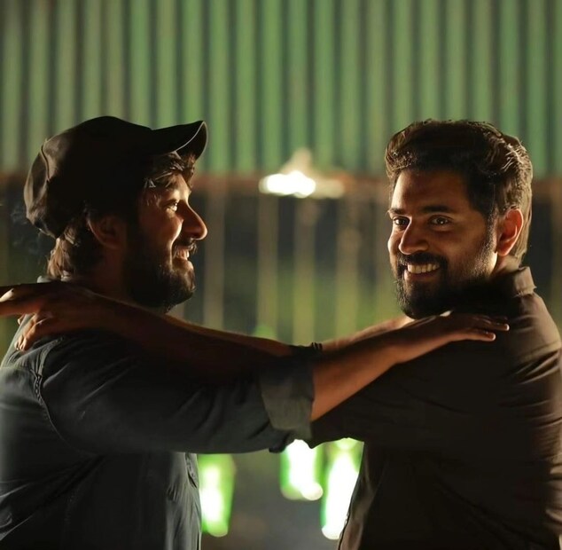 നിവിൻ പോളിക്ക് മലയാള സിനിമയിൽ 'മലർവാടി ആർട്ട്സ് ക്ലബ്' ചിത്രത്തിലൂടെ ഒരു തുടക്കം നൽകിയ വിനീത് ശ്രീനിവാസൻ, തന്റെ കൂട്ടുകാരന് ഒരു മികച്ച കംബാക്ക് നൽകിയ ചിത്രം കൂടിയായിരുന്നു 'വർഷങ്ങൾക്ക് ശേഷം'. ഇതിൽ നിതിൻ മോളി എന്ന സ്പൂഫ് സാധ്യതയുള്ള ഒരു കഥാപാത്രമാണ് നിവിൻ പോളി കൈകാര്യം ചെയ്തത്. ഈ കഥാപാത്രത്തിലൂടെ നെപ്പോട്ടിസം, ബോഡി ഷേമി തുടങ്ങിയ വിഷയങ്ങൾക്കും നിവിൻ പോളി നൽകിയ കുറുക്കികൊള്ളുന്ന മറുപടി ജനം കയ്യടിച്ച് സ്വീകരിച്ചു. ഈ സിനിമയുടെ സെറ്റിൽ നിന്നുള്ള ചിത്രമാണ് ഭഗത് മാനുവൽ കഴിഞ്ഞദിവസം ഫേസ്ബുക്കിലും ഇൻസ്റ്റഗ്രാമിലും പോസ്റ്റ് ചെയ്തത്